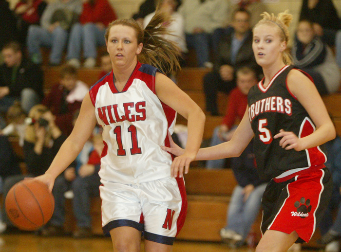 Struthers at Niles girls basketball.