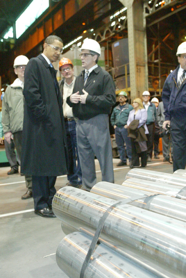 Sen. Barack Obama visits RTI in Niles.