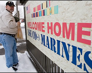 3.22.2008
Kerry Wesp, of Rocky River, hangs a sign in support of 23 returning marines, including his son, Sgt. Chris Wesp at the Youngstown Air Reserve Station in Vienna.
