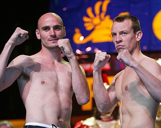 Kelly Pavlik Gary Lockett weigh in Atlantic City June 6, 2008.