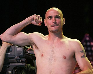 Kelly Pavlik Gary Lockett weigh in Atlantic City June 6, 2008.