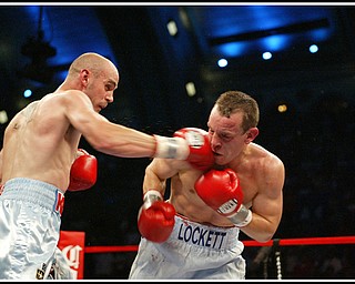 Kelly Pavlik defends his middleweight title against Welshman Gary Lockett, knocking him out in the third round. This is a photograph from round 3.