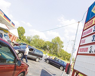 7.25.2008
Cars Line up for $3.59 gasoline at Ultimate Gas Station at the intersection of Belmont Ave and Madison Ave Expressway in Youngstown Friday afternoon.
Geoffrey Hauschild