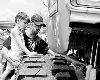 Michael Sopko of Austintown gives his son Ashton, 4, a lesson on shocks at the Jeep Festival at the Canfield Fair Grounds on Sunday, July 27, 2008. Daniel C. Britt.