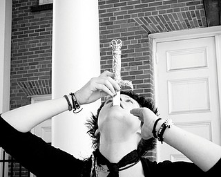 Elena Sellentin, 20, of Germany performs at the North side farmers market, Saturday, August 23, 2008. Daniel C. Britt.