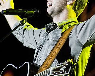 Josh Turner parts the red sea at the Canfield Fair Sunday, August 31, 2008. Daniel C. Britt.