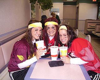 MOONEY JUNIOR GIRLS; VICKIE FARRIS, BREENA DIBACCO AND JULIA MODARELLI
ENJOY A SWEET TEA BEFORE A SWEET GAME AGAINST WARREN HARDING (17-0 )....CARDINALS ROCK!!!!