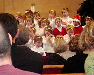 THIS IS THE KINDERGARTEN CLASS AT ST CHARLES SCHOOL. THEY ARE ALL ANGELS. MY GRANDAUGHTER MADDIE G. IS IN THE CENTER SINGING HER HEART OUT.
SENT BY NANA HICKOK OF CANFIELD