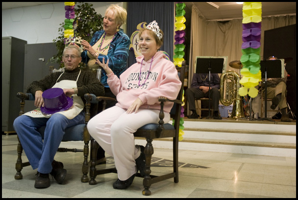 2.24.2009
Event Chairman, Ethel Cantwell, crowns Lew Rotz, of Lowellville, and Jayne Galioto, of struthers, king and queen, during a Mardi Gras celebration at Faith Community Church on Midlothian Ave in Youngstown, Ohio Feb. 24, 2009.
Geoffrey Hauschild