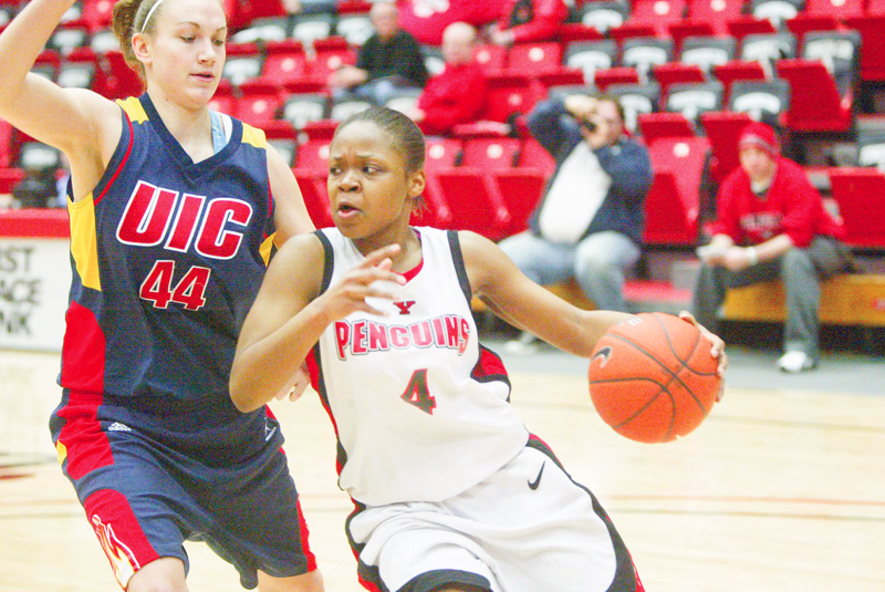 Jaquetta WEstley of YSU drives around Kristen Petrinec of UIC .