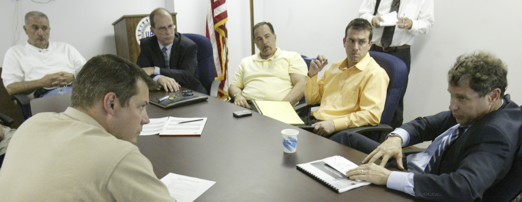 US Sen Sherrod Brown (far right) meets with (left-right) Jim Graham, President of UAW 1112, David Green, President of UAW 1714, Michael O Brien, Mayor of Warren, Mark Catello, IBEW local 573 business agent, and Darren Augustine, from the office of US Rep Tim Ryan, at UAW 112 hall in Lordstown.