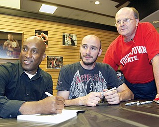 SIGNING ON: Kelly Pavlik, center, sits with the co-authors of his biography: David Lee Morgan, left, and Greg Gulas. The three were present for a book signing at Barnes & Noble in Boardman on Friday.