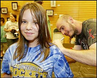 5.15.2009
LUCKY LADY
Lauren Zetts, 10, of Campbell has her shirt autographed by middleweight boxing champion Kelly "The Ghost" Pavlik at a signing for his biography. Pavlik and the book's co-authors, David Lee Morgan and Greg Gulas, were on hand at the Boardman Barnes & Noble Friday for the signing.