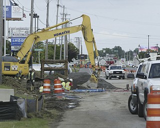 BOARDMAN — Emergency crews shut down about 1,000 feet of U.S. Route 224, west of South Avenue this afternoon after a construction crew punctured a gas line.