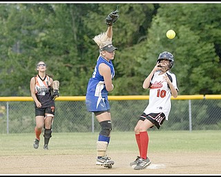 6.16.2009
Maplewood's Parra Snyder (13) watches along with Canfield's (10) Kellie Kollat as the throw from a teamate sails past her reach during the bottom of the fifth inning at Candlelite Knolls in Bazetta Ohio on Tuesday afternoon.
Photo by: Geoffrey Hauschild