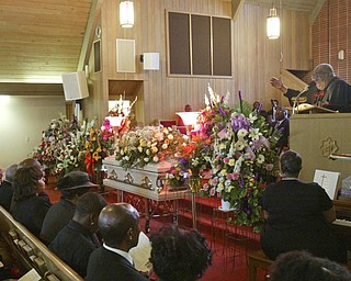 Dr. Morris Lee, pastor Third Baptist Church, Youngstown delivers eulogy for Edna Pincham.