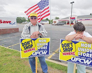 UFCW members Charles Lind, of Struthers and Sandi Carano of Poland do informational picketing outside Save A Lot in Poland 6-18-09. wdlewis