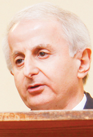 <b>Tony  Lariccia</b>