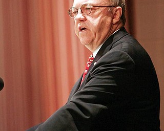 SWEET SPEECH: Youngstown State University President David Sweets delivers his final “State of the University” speech to an audience comprised of faculty, staff and students Monday. Sweet, who has been in the position for the past 10 years, will retire at the end of the academic year in June 2010.