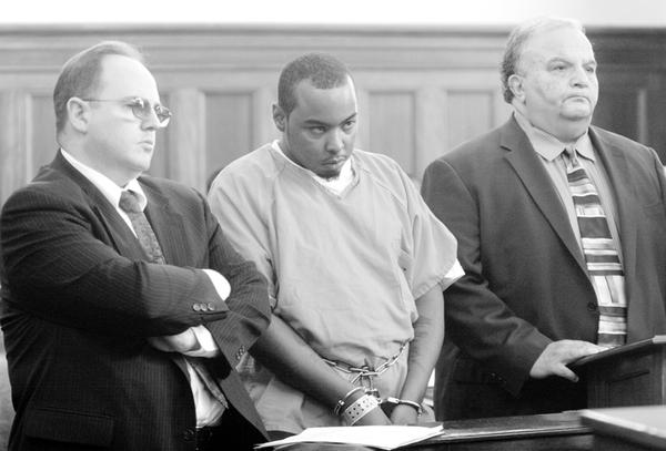 ACCUSED OF DOUBLE MURDER: Lorenza I. Barnette, center, charged with two counts of aggravated murder, two counts of kidnapping, two counts of aggravated robbery, and arson, enters a plea of innocent Tuesday to those charges in Mahoning County Common Pleas Court. He is flanked by his attorneys Paul C. Conn, left, and Thomas E. Zena.