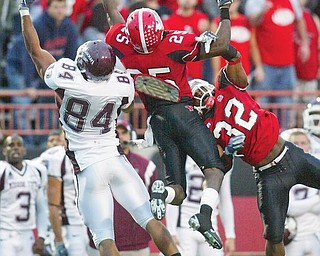 Missouri's Clay Harbor tries to bring in a second quarter pass during Saturday Oct 3, 2009 game at Youngstown State, Defending for Youngstown are Sir Demarco Bledsoe, center, and Lenny Wicks. The pass was incomplete.