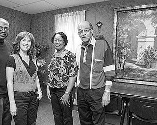 The Vindicator/Geoffrey Hauschild

SUPPORTERS: Ebony Lifeline Support Group’s banquet committee members, from left, Jackie Martin, Toni DiMargio, Pat Traylor and Ed Prayor Sr., pose at Church Hill Counseling in Liberty. Not pictured are committee chairman Bob Thomas and member Jack Carter.