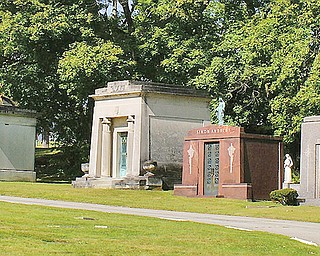 Autumn colors accentuate the resting places
