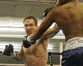 Billy Lyell defeats Chris Gray in a 8 round bout in Niles, OH Oct. 17, 2009.