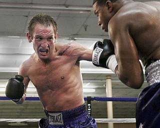 Billy Lyell defeats Chris Gray in a 8 round bout in Niles, OH Oct. 17, 2009.