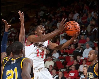 The Vindicator/Geoffrey Hauschild
YSU's Kelvin Bright during the first half at Beeghly Center on Wednesday afternoon.