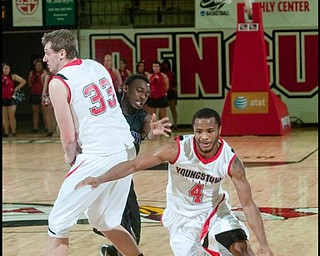 The Vindicator/Geoffrey Hauschild
YSU's Vance Cooksey (4) travels down court after teamate Dan Boudler (33) blocks High Point University's Tehran Cox (2) during the second half of a game at Beeghley Center on Tuesday evening.
