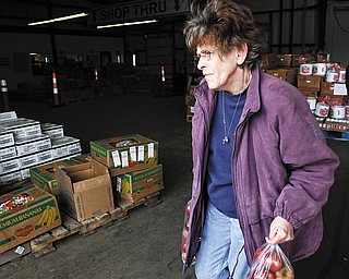 The Vindicator/Lisa-Ann Ishihara--- Sheila Riggs gathers food from Second Harvest Food Bank for the Southern Community Center for Senior Aid.