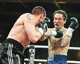 Neubrandenburg, 30.01.2010- Jahnsportforum- Internationale Box-Gala.IBF- Weltmeisterschaft im Mittelgewicht.Billy Lyell vs Sebastian Sylvester