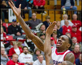 The Vindicator/Geoffrey Hauschild.YSU's DeAndre Mays (1) drives to the hoop while defended by Butler's Willie Veasley (21)  during the second half of a game at YSU's Beeghley Center on Thursday evening.