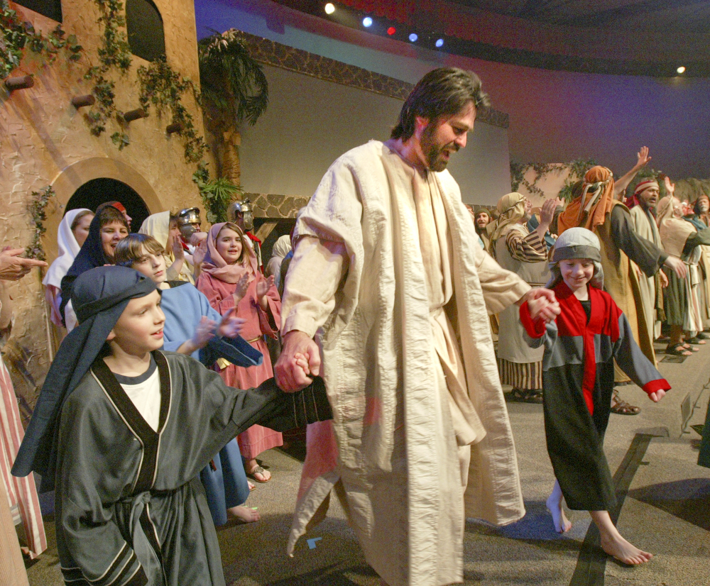 William D. Lewis|The Vindicator Jesus, portrayed by Bob Little of McDonald  during Passion Play at Highway Tabernacle in Austintown.
