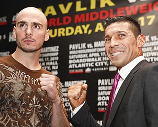 WBC/WBO middleweight champion Kelly Pavlik, left, and WBC super welterweight champion Sergio Martinez pose for a picture at a news conference in New York, Wednesday, April 14, 2010. The boxers were there to promote their fight in Atlantic City on Saturday, Apr. 17, 2010. (AP Photo/Seth Wenig)