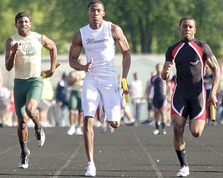 Warren Harding senior DeAver Williamson, shown here running in the 4x100-meter relay at last weekend’s Division I regional meet, will look to lead the Raiders to the title at this weekend’s state meet. Williamson is the defending state 100 champion.