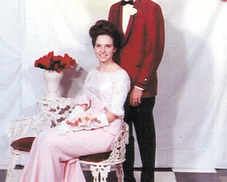 Lana Speece and Gary Good Ñ Canfield High SchoolÕs ÒEmbassy BallÓ Prom in 1966.