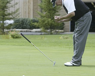 William d LEwis The Vindicator Bob Leonard winner of senior golf tourney reacts to missing a putt during 4 hole sudden death playoff..