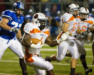 Geoffrey Hauschild|The Vindicator.Howland's Deveon Smith (4) makes a run downfield during the first quarter of a game at Poland High School on Friday evening.