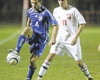 Kevin Krumpak (4) of Poland controls the ball as Niles’ Bruce Hilemann defends during the boys Division II soccer
tournament game in Niles on Tuesday night.