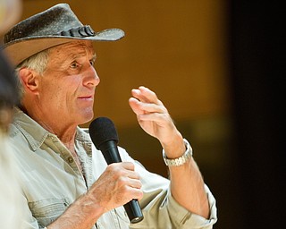 Geoffrey Hauschild|The Vindicator.Jack Hanna during a performance by the Youngstown Symphony in conjunction with Jack Hanna at the DeYor performing Arts Center on Sunday afternoon.