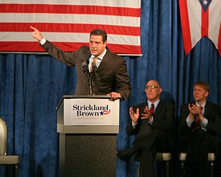 ROBERT K. YOSAY | THE VINDICATOR --...Former President Bill Clinton visited the Mahoning County Democrats annual breakfast Saturday morning in Youngstown..The former president was stumping for democratic hopefuls in state and congressional races here in Ohio .... -30-(AP Photo/The Vindicator, Robert K. Yosay)