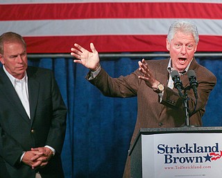 ROBERT K. YOSAY | THE VINDICATOR --...Former President Bill Clinton visited the Mahoning County Democrats annual breakfast Saturday morning in Youngstown..The former president was stumping for democratic hopefuls in state and congressional races here in Ohio .... -30-(AP Photo/The Vindicator, Robert K. Yosay)