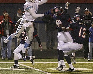 ROBERT  K.  YOSAY  | THE VINDICATOR --..First round of playoffs as Willoughby South Rebel at Austintown Fitch Falcons  ... -30-..(AP Photo/The Vindicator, Robert K. Yosay)