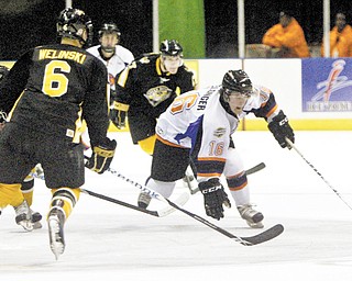 William D. Lewis|The Vindicator Phantom's Ryan Belonger and Andrew Welinski of Green Bay go for the puck during 1 rst period action Friday at the Covelli.