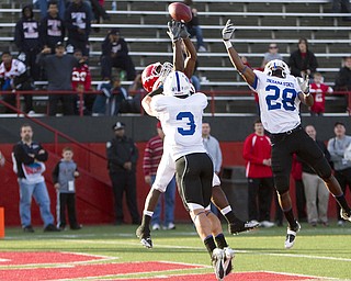 Geoffrey Hauschild|The Vindicator.YSU's Dominique Barnes (29) is unable to come up with the ball while receving double coverage from Indiana State's Alex Sewall (3) and Jonny Towalid (28) during the next to last play of the game during the fourth quarter of a game at YSU's Stambaugh Stadium on Saturday afternoon. The final play of the game resulted in an overthrown pass to Barnes in the endzone.