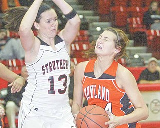 Taylor Williams of Howland drives around Struthers' Hannah Dubec during first quarter action Monday at Struthers.