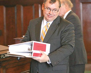 Marion H. Little Jr., an attorney for The Vindicator and WFMJ-TV, holds two notebooks of evidence during a Monday hearing. The newspaper and TV station objected to a judge’s decision to have documents in the Oakhill criminal case screened by him before making all or parts of them public.