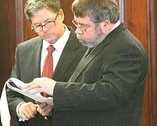 Before testifying at a court hearing on unsealing documents in the Oakhill Renaissance Place criminal case, Atty. John F. McCaffrey, left, talks with expert witness Hugh J. Martin of Ohio University.